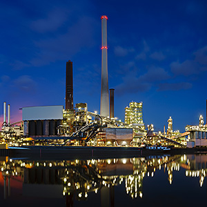 Oil refinery with turbine systems