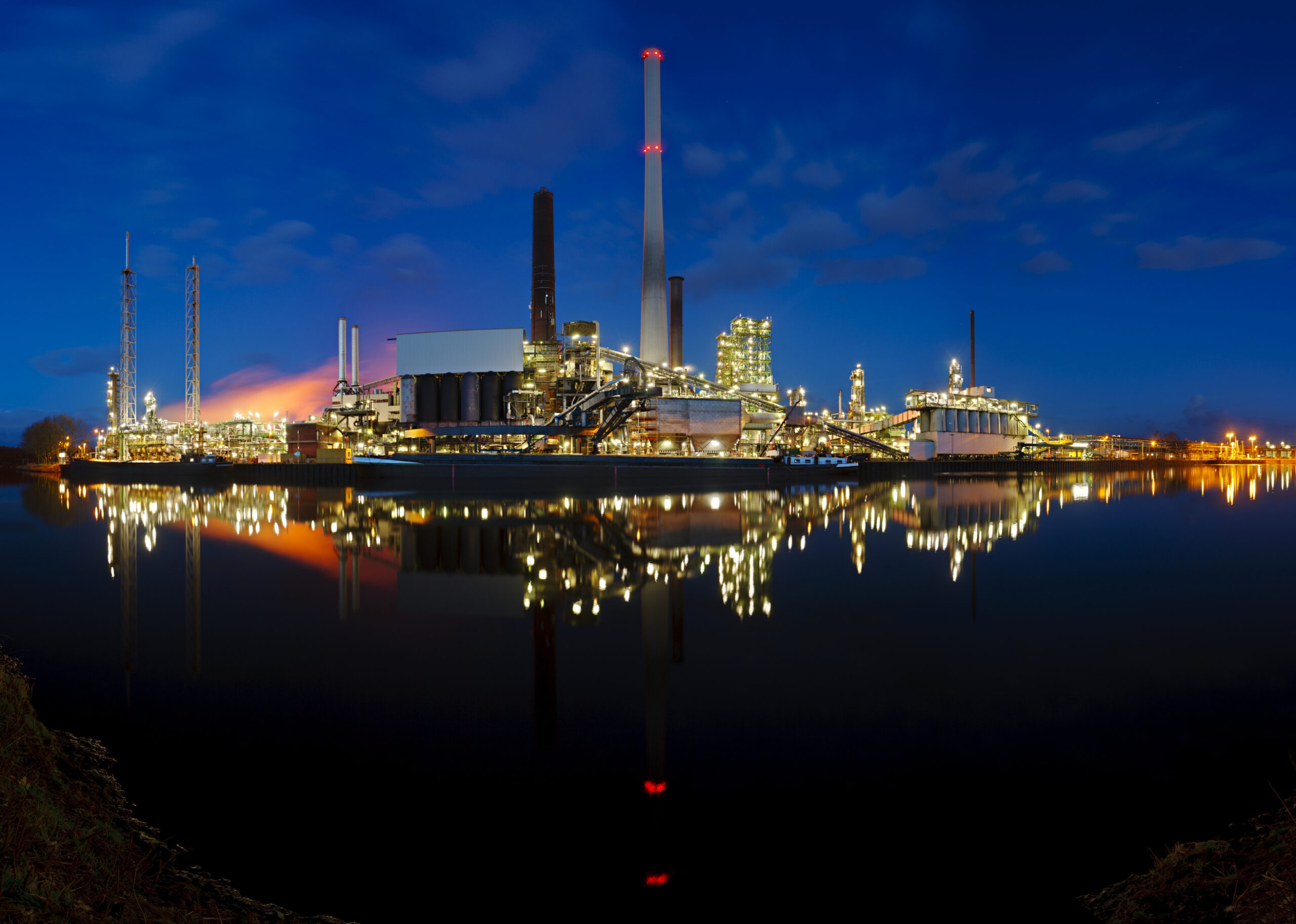 Refinery filtration system background