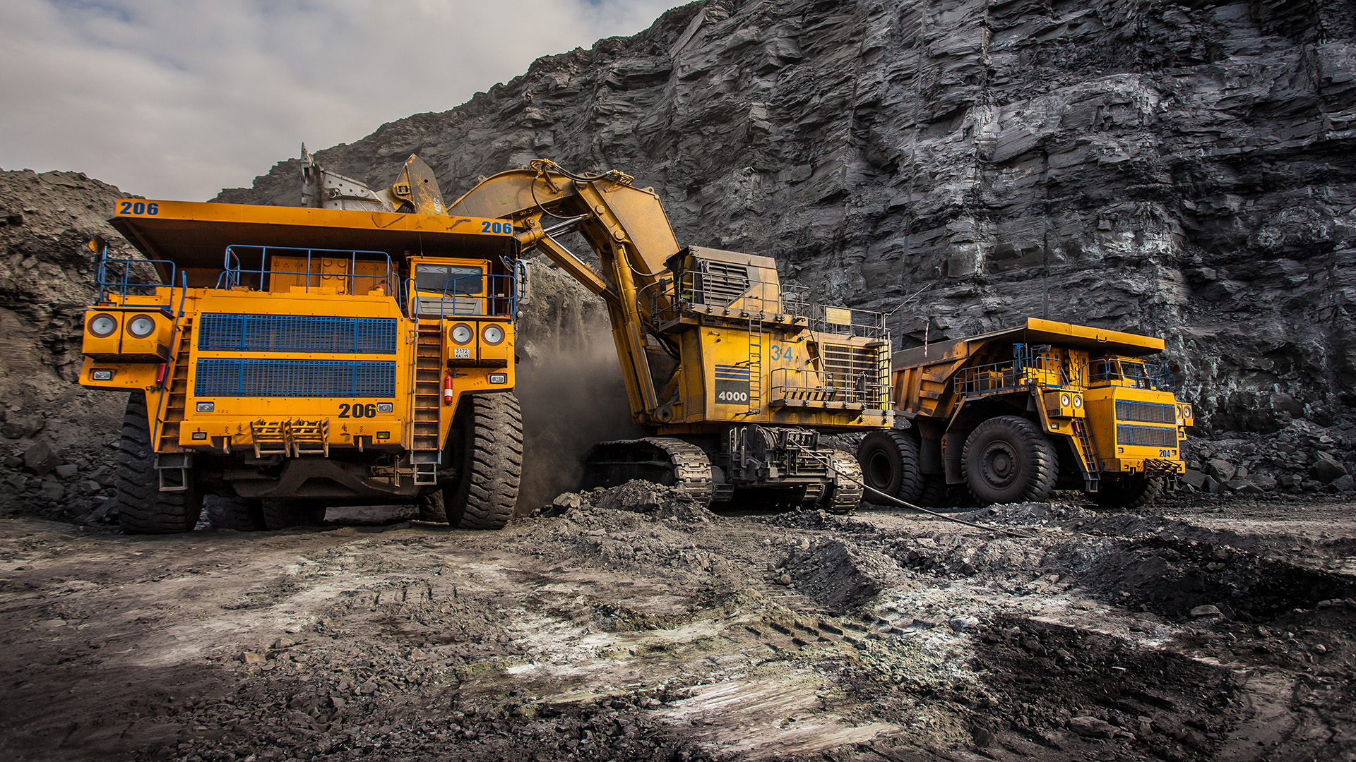Heavy equipment and marine filtration services header image